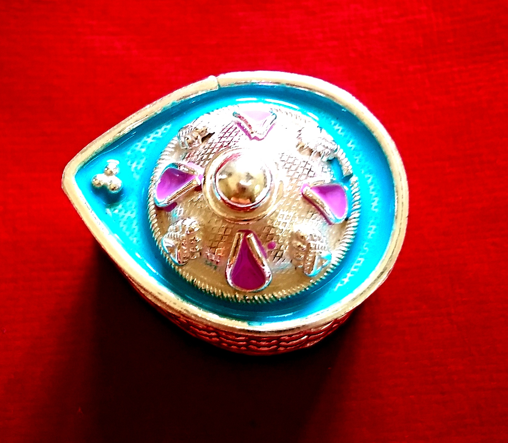 Silver hand carved tiny box - Blue conical