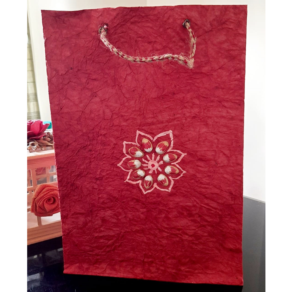 RED WITH NUTSHELL FLOWER PAPER BAG 